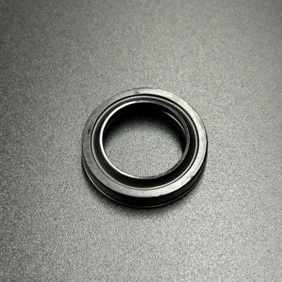 Уплотнение на гидроподъемник Yamaha 50-90, F75-100 (Yamaha)