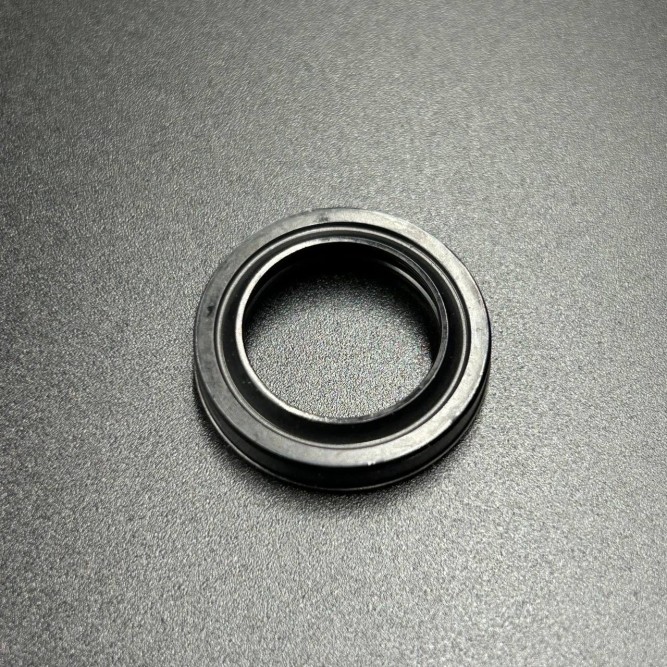 Уплотнение на гидроподъемник Yamaha 50-90, F75-100 (Yamaha)