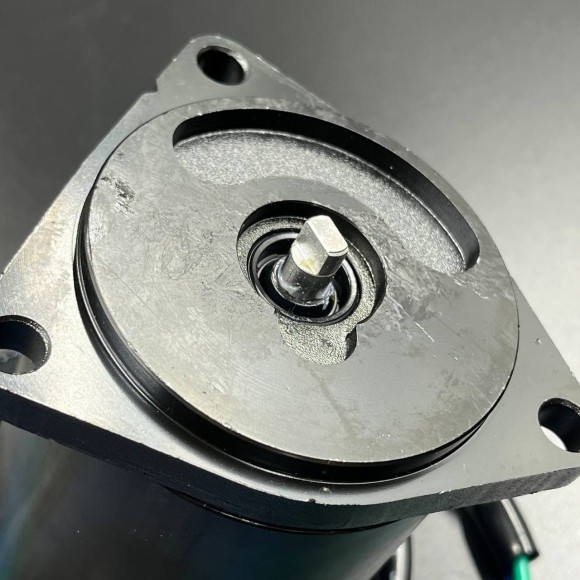 Мотор гидроподъемника Yamaha F200-300 (WUHU) (69J-43880-01)