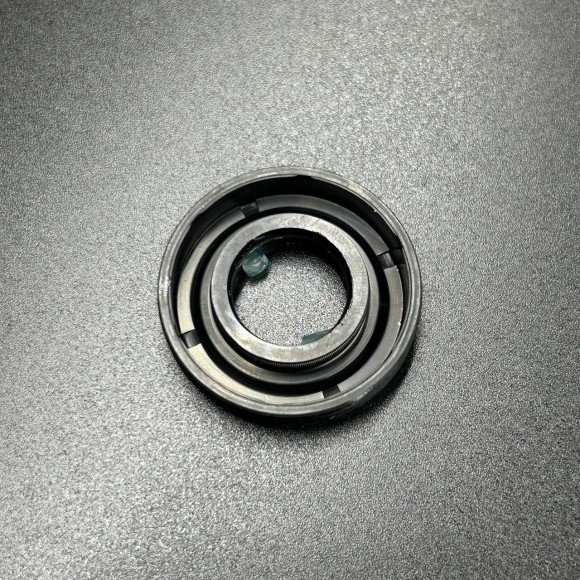 Сальник помпы (нового образца) Mercruiser 4,3/5,0/5,7/6,2/8,1/8,2L (Quicksilver)