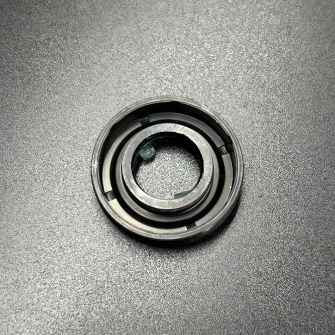 Сальник помпы (нового образца) Mercruiser 4,3/5,0/5,7/6,2/8,1/8,2L (Quicksilver)
