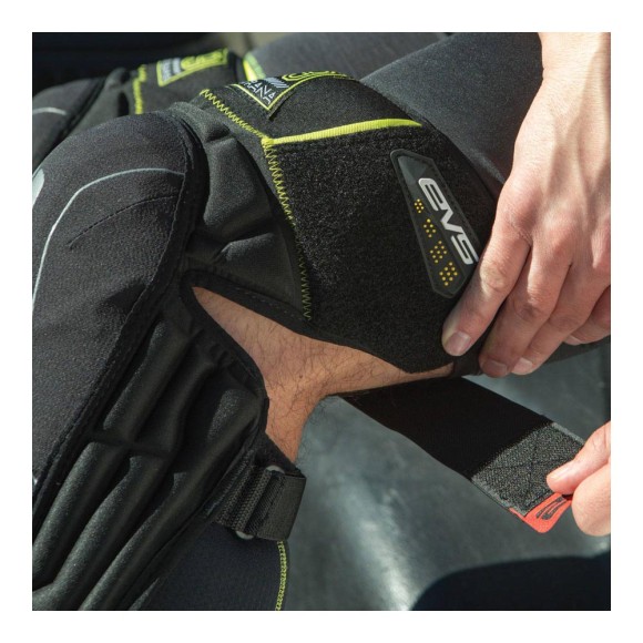 Защита колена EVS TP199 легкая Black, S/M Защита колена EVS TP199 легкая Black, S/M