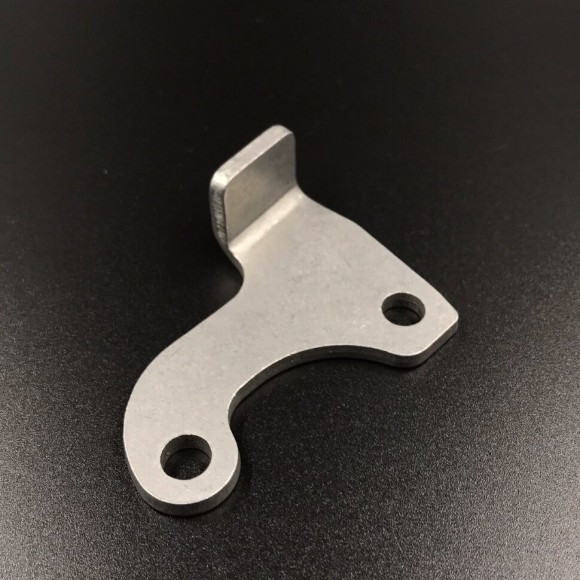 Скоба струбцины Yamaha 40X, F25-40 (Правая) (Yamaha) Скоба струбцины Yamaha 40X, F25-40 (Правая) (Yamaha)