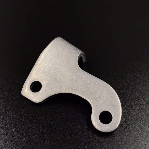 Скоба струбцины Yamaha 40X, F25-40 (Правая) (Yamaha) Скоба струбцины Yamaha 40X, F25-40 (Правая) (Yamaha)