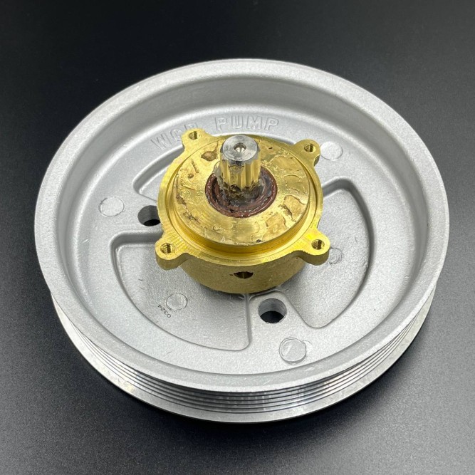 Шкив в сборе помпы забортной воды  Volvo Penta 4.3/5.0/5.7(JSP)