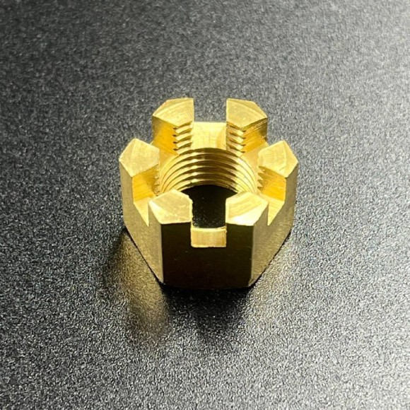 Гайка крепления гребного винта Suzuki DT9.9-15, DF9.9-15, DF8-20(A) (Suzuki)