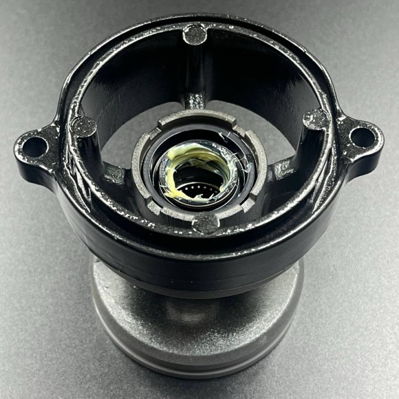 Обойма гребного вала Suzuki DT25-30, DF20-30 (В сборе) (Suzuki)