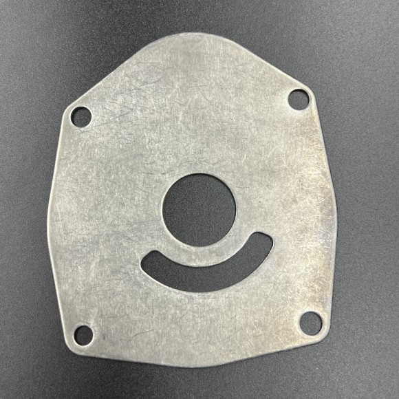 Пластина помпы охлаждения Mercury 60-225 (Sinera) Пластина помпы охлаждения Mercury 60-225 (Sinera)