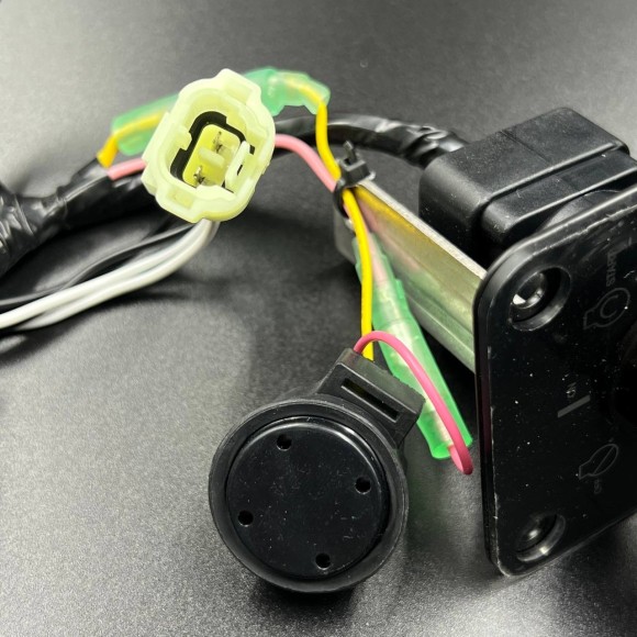 Панель c замком зажигания Yamaha F250-350 (PWB) Панель c замком зажигания Yamaha F250-350 (PWB)