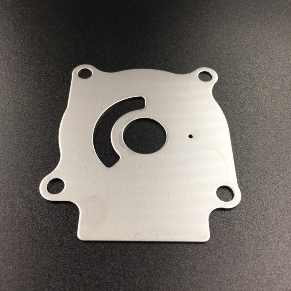 Пластина помпы охлаждения Suzuki DT20-40, DF25-50 (Sinera)