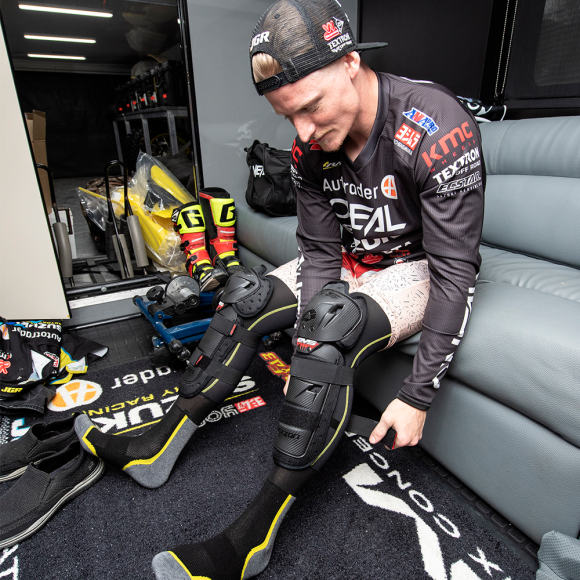 Защита колена EVS OPTION Black, Adult