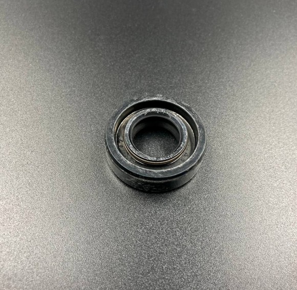 Сальник редуктора Tohatsu M50С; M60A; M70A (2 цилиндра) (345-60223-0) (17x33x10) (Tohatsu) Сальник редуктора Tohatsu M50С; M60A; M70A (2 цилиндра) (345-60223-0) (17x33x10) (Tohatsu)