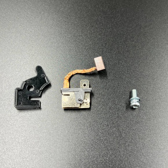 Щетка электромотора гидравлики Suzuki DF200A (31136-90J10/31136-90J02) (PREMARINE) Щетка электромотора гидравлики Suzuki DF200A (31136-90J10/31136-90J02) (PREMARINE)