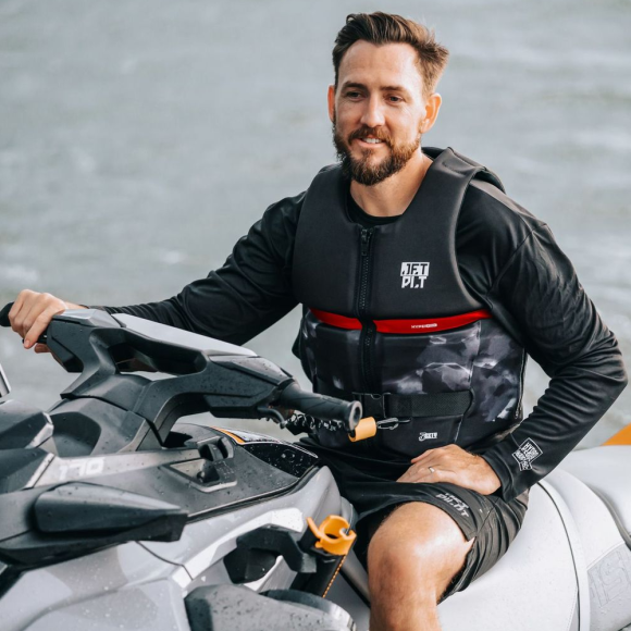 Жилет спасательный JetPilot 3SXTY Hyperflex S-grip Eco Vest Black/White, 2XL Жилет спасательный JetPilot 3SXTY Hyperflex S-grip Eco Vest Black/White, 2XL