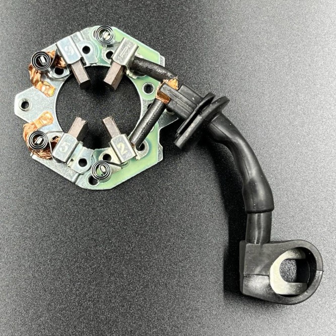 Щеточный узел электростартера Suzuki DF70-300 (PREMARINE)