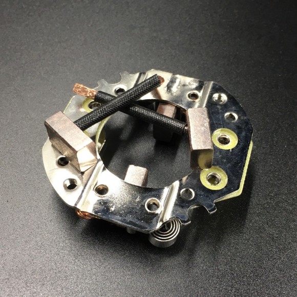 Щеточный узел YAMAHA 55, 75-90, Mercury 50 Щеточный узел YAMAHA 55, 75-90, Mercury 50