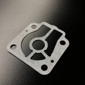 Прокладка под пластину помпы охлаждения Тohatsu 40-50 (Tohatsu) Прокладка под пластину помпы охлаждения Тohatsu 40-50 (Tohatsu)