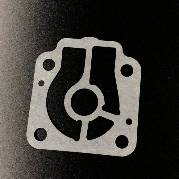 Прокладка под пластину помпы охлаждения Тohatsu 40-50 (Tohatsu) Прокладка под пластину помпы охлаждения Тohatsu 40-50 (Tohatsu)