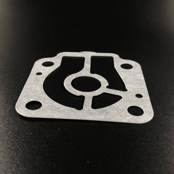 Прокладка под пластину помпы охлаждения Тohatsu 40-50 (Tohatsu) Прокладка под пластину помпы охлаждения Тohatsu 40-50 (Tohatsu)