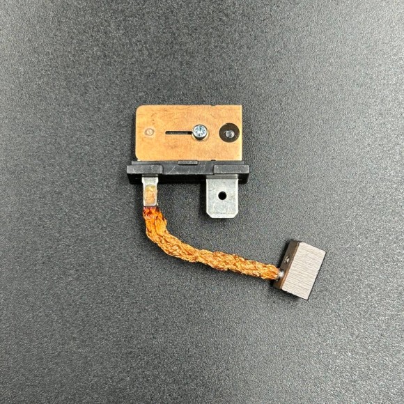 Щетка электромотора гидравлики Suzuki DF200A (31136-90J10/31136-90J02) (Suzuki)