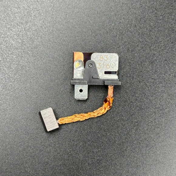 Щетка электромотора гидравлики Suzuki DF200A (31136-90J10/31136-90J02) (Suzuki)