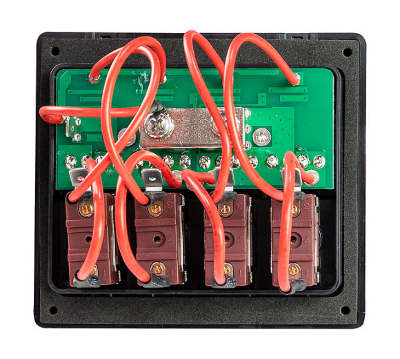 Панель бортового питания 4 переключателя, индикация, предохранители Панель бортового питания 4 переключателя, индикация, предохранители