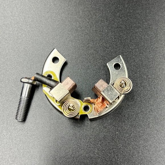 Щеточный узел Suzuki 20-40, Yamaha 40-70(689-81840-11) (Omax)