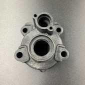 Корпус помпы охлаждения Yamaha F75-100 (Yamaha) Корпус помпы охлаждения Yamaha F75-100 (Yamaha)