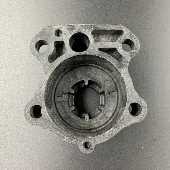 Корпус помпы охлаждения Yamaha F75-100 (Yamaha)