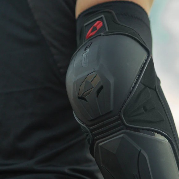 Защита локтя EVS EPIC Black, S/M