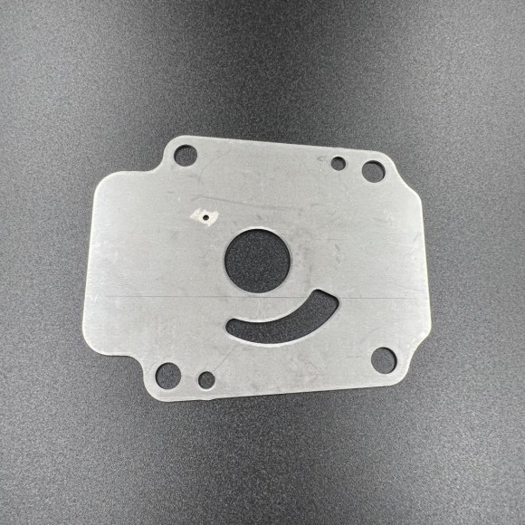 Пластина помпы охлаждения Suzuki DF25-30(A) (17471-94L00) (Suzuki)