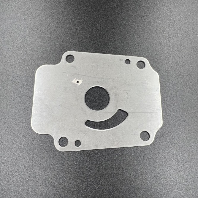 Пластина помпы охлаждения Suzuki DF25-30(A) (17471-94L00) (Suzuki)