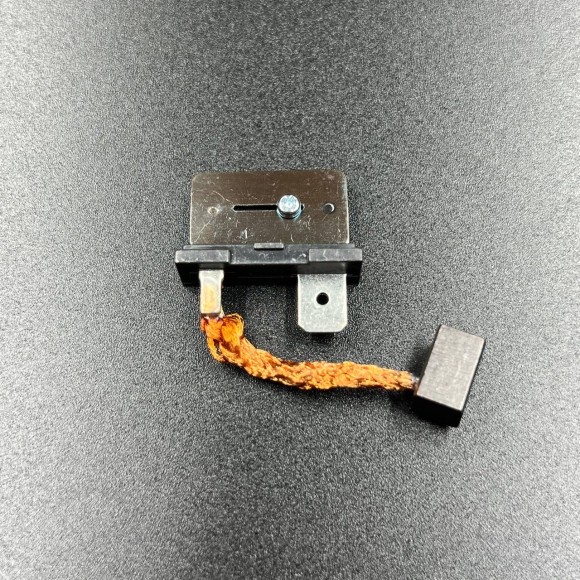 Щетка мотора гидроподьема Suzuki DF40A-60A (Suzuki)