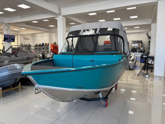 Моторная лодка, Триера 470 FISH, бирюзовый с Suzuki DF70ATL