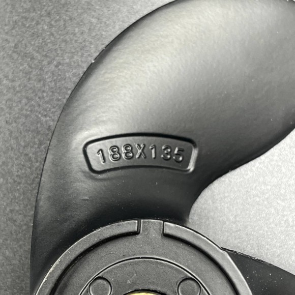 Гребной винт Suzuki DF2.5 (3x7-1/2x6) (58111-91J00-019) (от 2011 г.в) Гребной винт Suzuki DF2.5 (3x7-1/2x6) (58111-91J00-019) (от 2011 г.в)