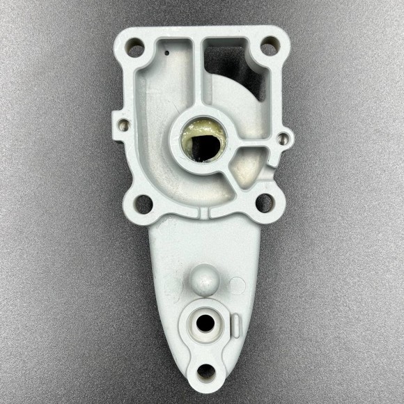 Основание помпы охлаждения Tohatsu MFS9.9-20 (Tohatsu) Основание помпы охлаждения Tohatsu MFS9.9-20 (Tohatsu)