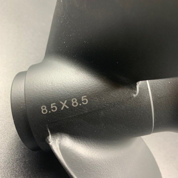 Гребной винт Tohatsu 8-9.8 (3x8.5x8.5) Гребной винт Tohatsu 8-9.8 (3x8.5x8.5)