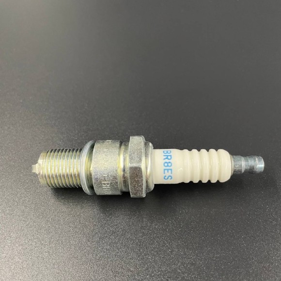 Свеча зажигания NGK BR8ES 5422 Свеча зажигания NGK BR8ES 5422