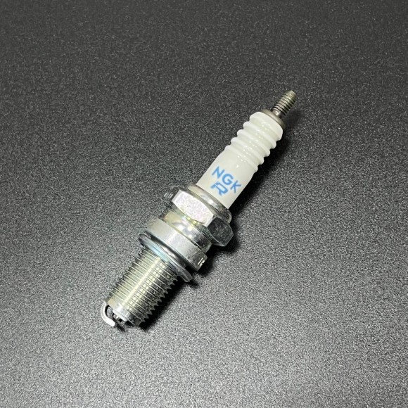 Свеча зажигания NGK DR8EA Свеча зажигания NGK DR8EA