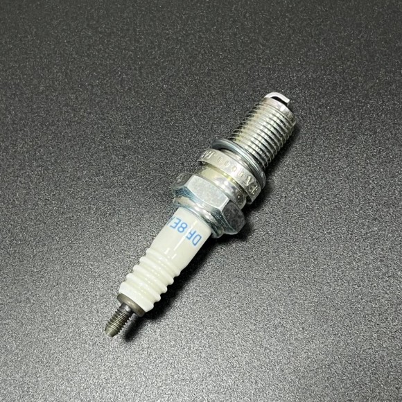 Свеча зажигания NGK DR8EA Свеча зажигания NGK DR8EA