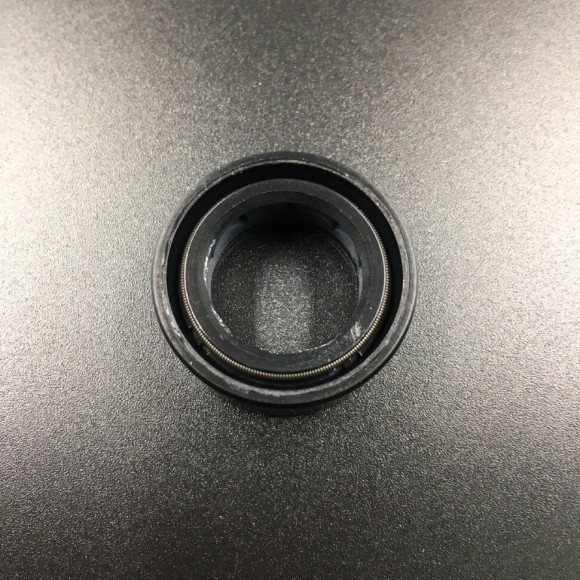 Сальник Honda (91252-ZW9-003) (91251-935-004) (17x27x10) (Honda)