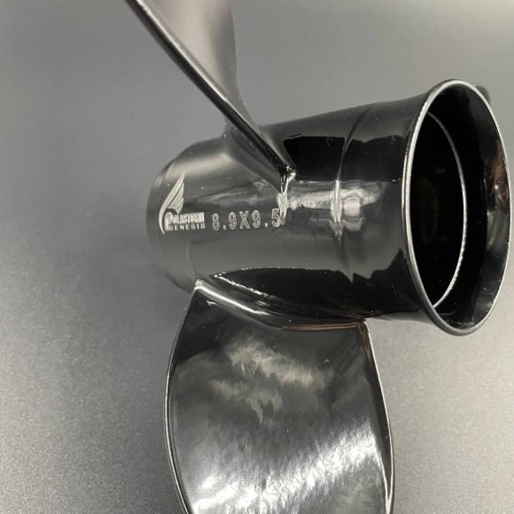 Гребной винт Tohatsu/Mercury 8-9.8 Megara (3x8.9x9.5) (Polastorm) Гребной винт Tohatsu/Mercury 8-9.8 Megara (3x8.9x9.5) (Polastorm)