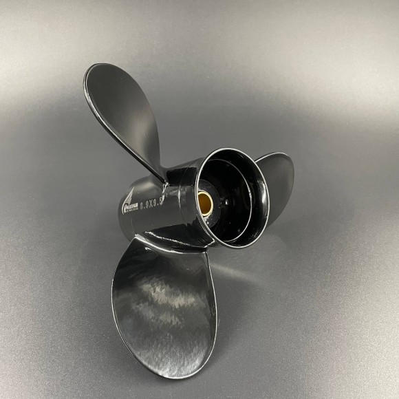 Гребной винт Tohatsu/Mercury 8-9.8 Megara (3x8.9x9.5) (Polastorm) Гребной винт Tohatsu/Mercury 8-9.8 Megara (3x8.9x9.5) (Polastorm)