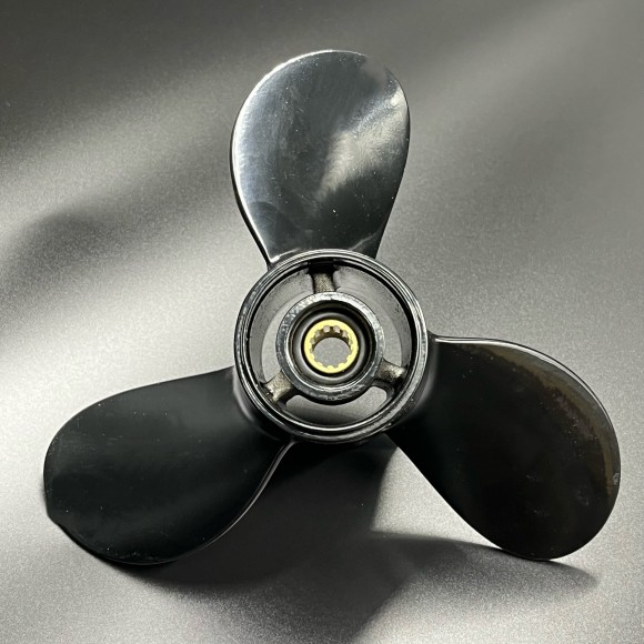 Гребной винт Tohatsu/Mercury 8-9.8 Megara (3x8.9x9.5) (Polastorm) Гребной винт Tohatsu/Mercury 8-9.8 Megara (3x8.9x9.5) (Polastorm)