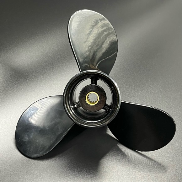 Гребной винт Tohatsu/Mercury 8-9.8 Megara (3x8.9x9.5) (Polastorm) Гребной винт Tohatsu/Mercury 8-9.8 Megara (3x8.9x9.5) (Polastorm)