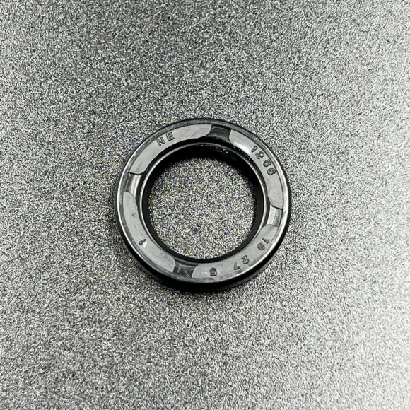 Уплотнение штока гидроподъемника Honda BF75-225(PREMARINE)