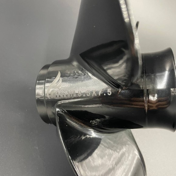 Гребной винт Tohatsu/Mercury 8-9.8 Megara (3x8.5x7.5) (Polastorm) Гребной винт Tohatsu/Mercury 8-9.8 Megara (3x8.5x7.5) (Polastorm)