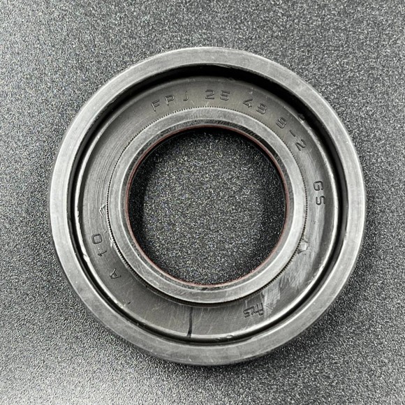 Сальник коленвала Yamaha 93102-25M28 Сальник коленвала Yamaha 93102-25M28