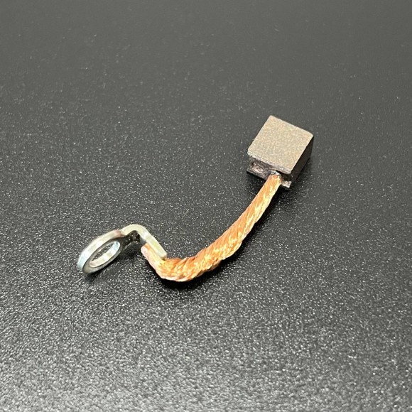 Щетка мотора гидроподъема Yamaha 30D; F15-40 (2) (Yamaha)