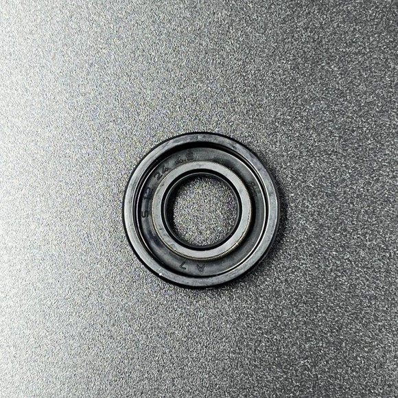 Сальник гребного вала Suzuki DF4-DF6A  (09282-12L05) (12x24x4.5) (Suzuki)